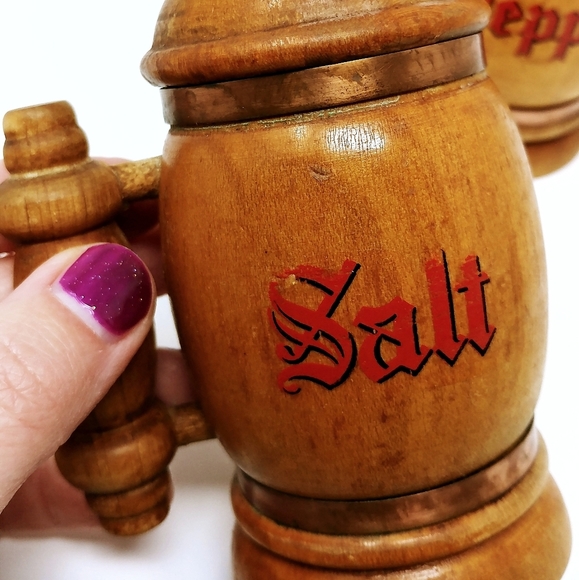 VINTAGE Salt and Pepper Wooden Mug Shakers​ - Picture 13 of 16